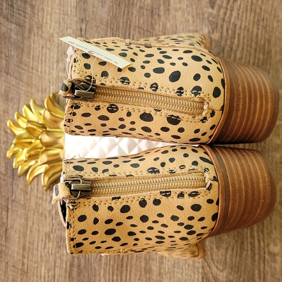NWT! Dolce Vita Animal Print Leopard Ankle Booties - Picture 8 of 15